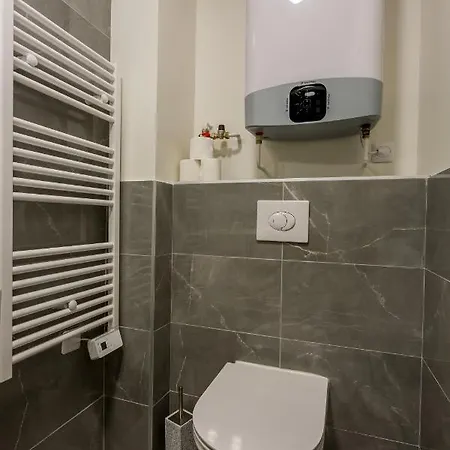 Croissants Et Confitures *