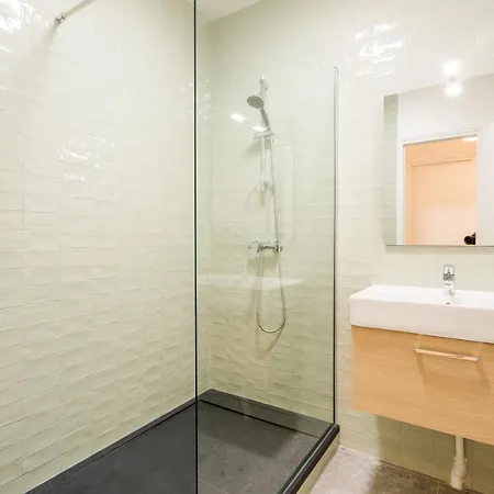 Croissants Et Confitures Paris